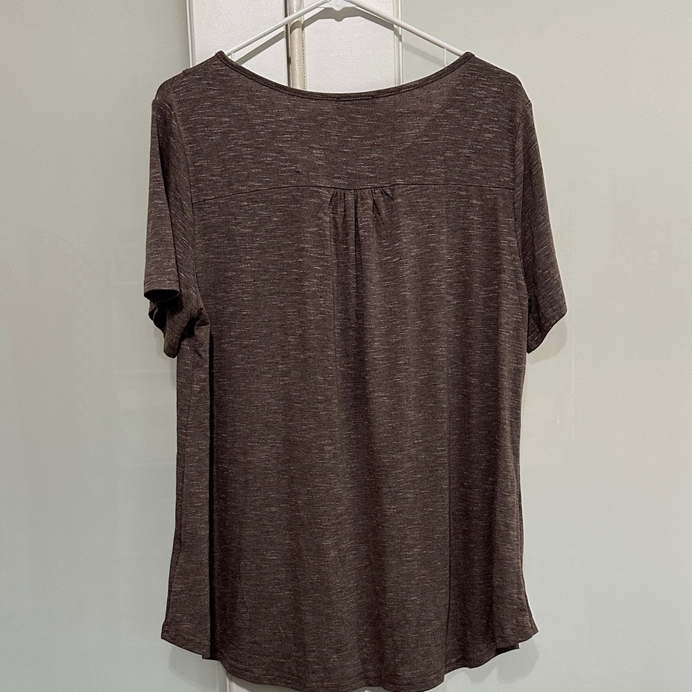 Two size 1X womens tops. One is NWT and one is NW/O tags - Picture 11 of 11